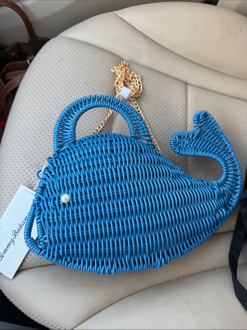 NWT Viral Tommy Bahama Bright Blue Whale Woven Crossbody Bag with Gold Chain
